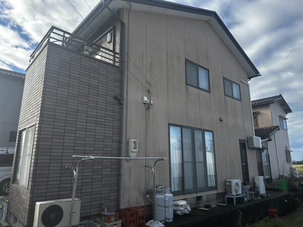 金沢市で外壁屋根調査を行いました！外壁の傷み・コーキングの割れ・チョーキング現象などの症状