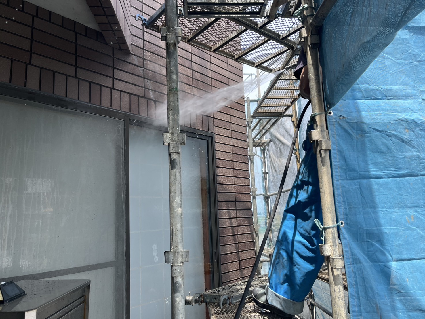 【N様邸】　外壁・屋根塗装工事がスタート！外壁・屋根洗浄、板金さび止めまで完了しました！