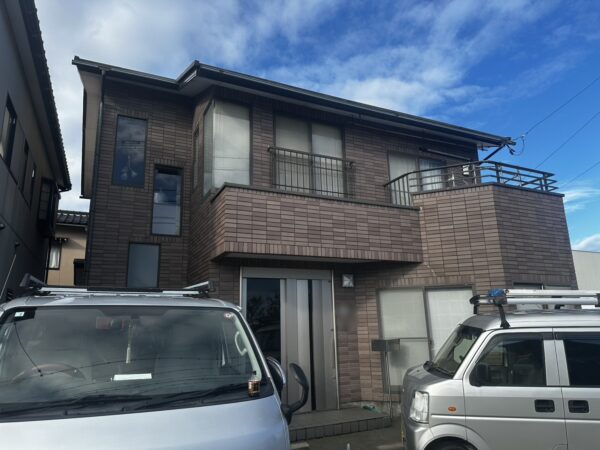 N様｜外壁屋根塗装リフォーム着工しました！外壁・屋根洗浄、板金さび止めを行いました