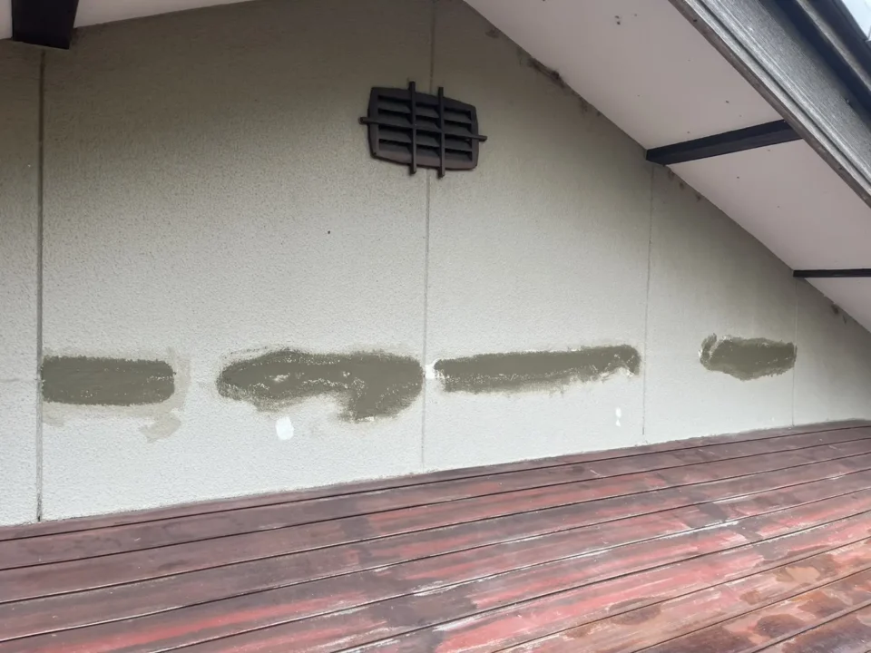 外壁補修 下地調整材塗布