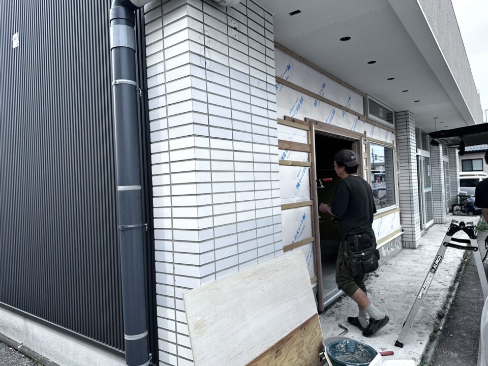 店舗　外壁・内装塗装　施工前