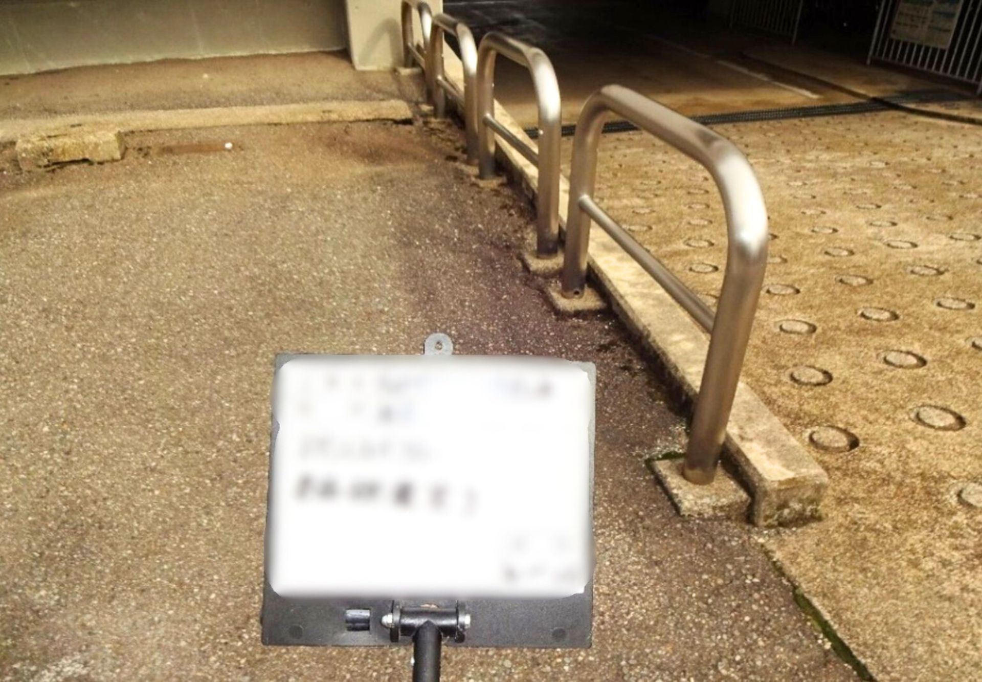 金沢市　マンション　駐車場　車止めポール修理