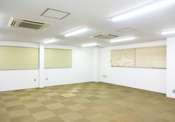 白山市　事務所　クロス貼り替え