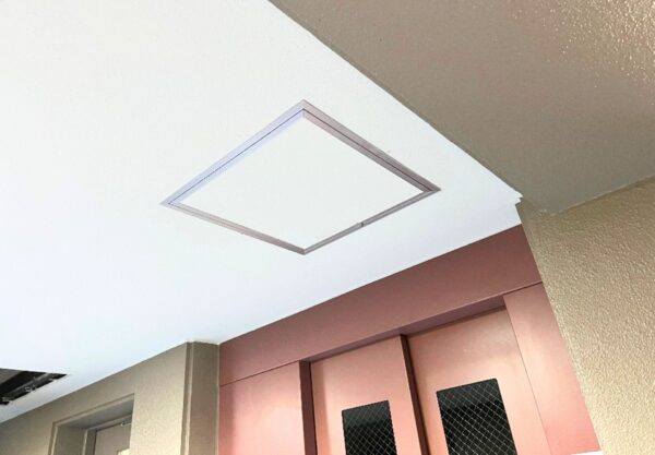 金沢市　マンション　天井点検口取り付け　塗装