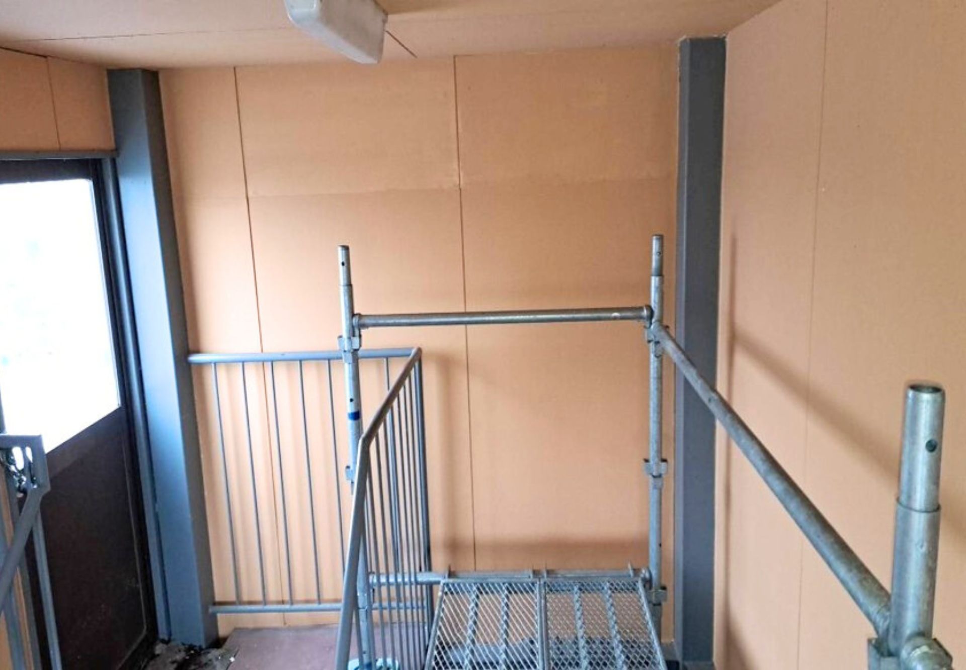 金沢市　アパート　震災復旧工事　ケイカル板貼り替え