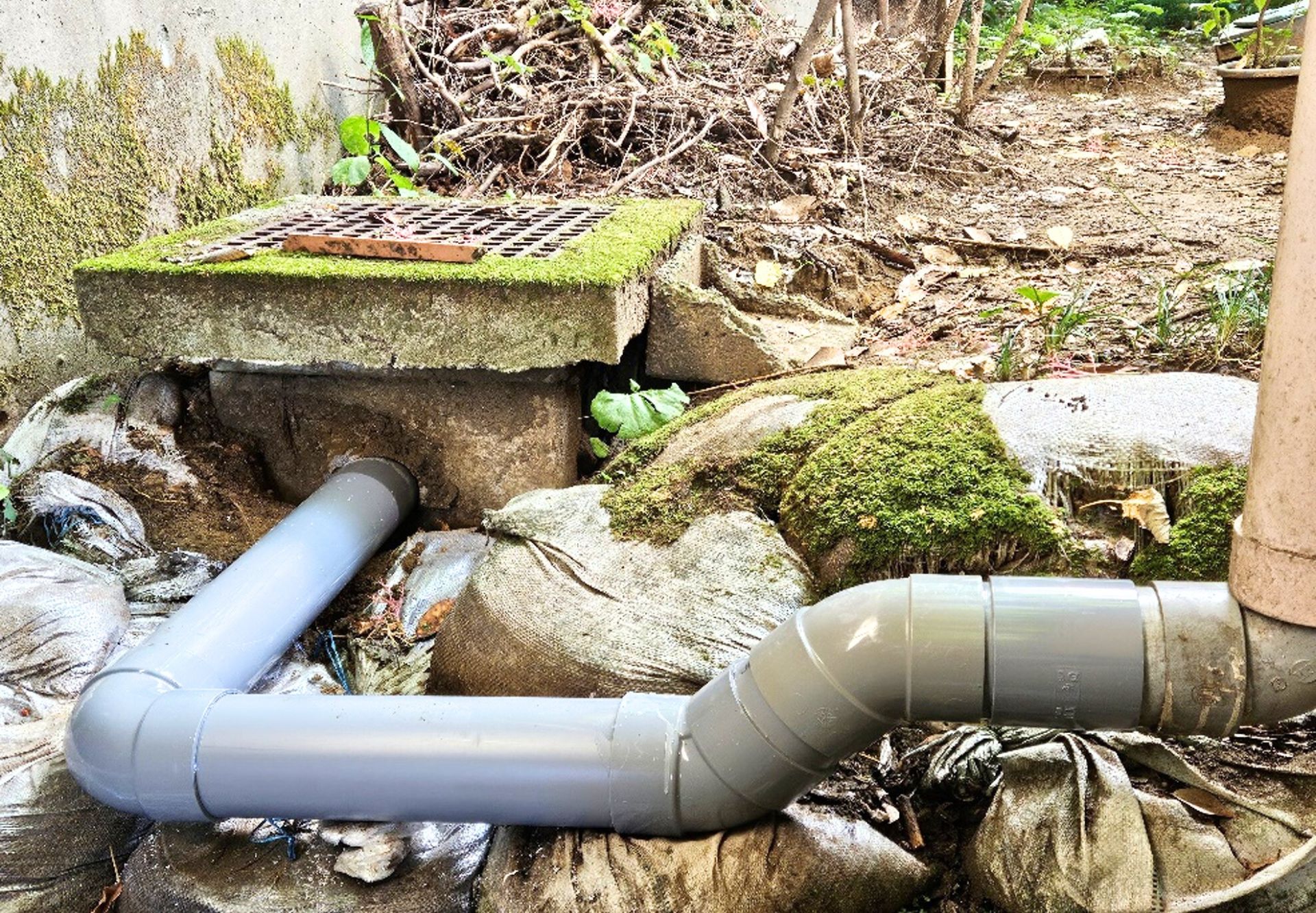 金沢市　マンション　雨水配管補修