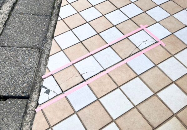 駐車場タイル割れ応急処置【石川県金沢市】