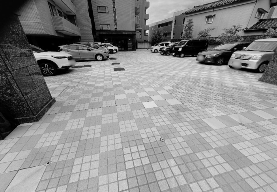 金沢市 マンション駐車場酸洗い 施工前