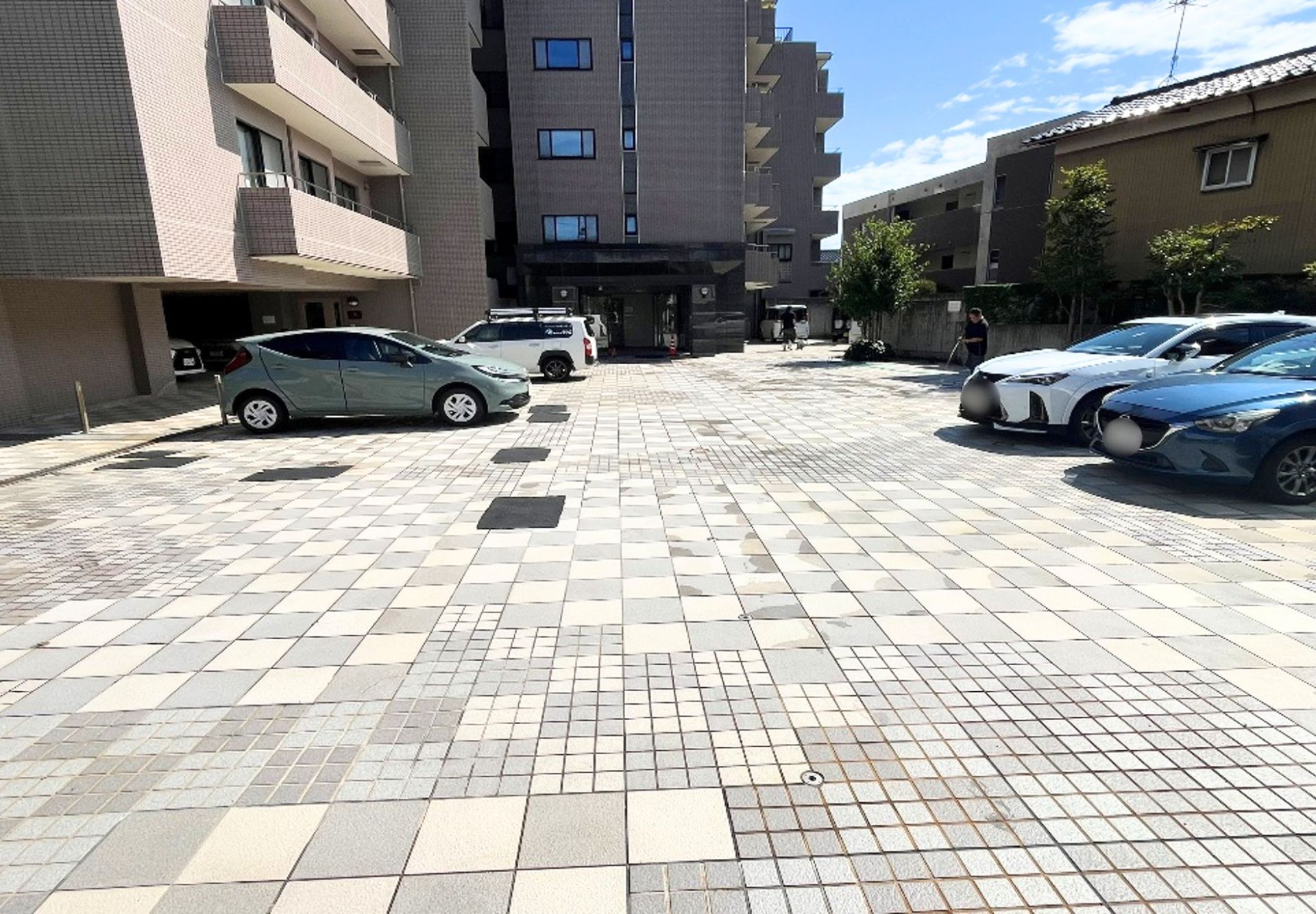 金沢市|マンション駐車場タイル酸洗い|毎日使う駐車場を快適に