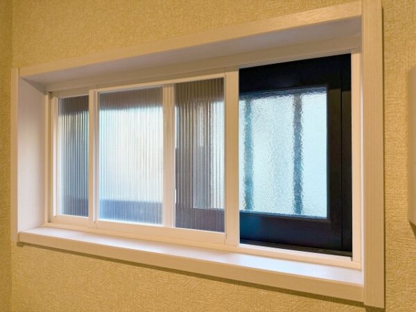 冬でも暖かいお部屋に！窓と床の寒さを改善するリフォーム